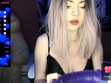 Amateur Webcam Cute Teen Plays Solo