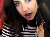 Amateur webcam babe showing her sexual goods