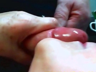 Old Lady Gives Amateur Blowjob